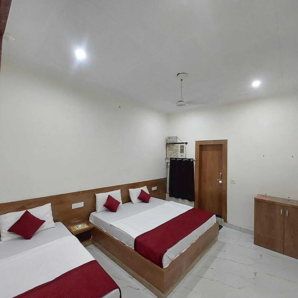 Ladlee Palace Guest House