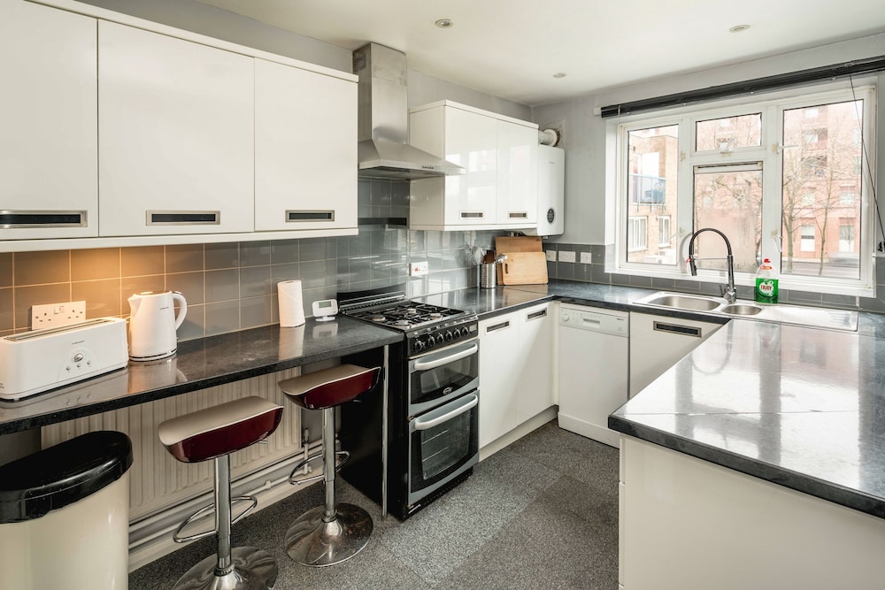 Spacious 3Br Flat With Balcony Near Tottenham Hale