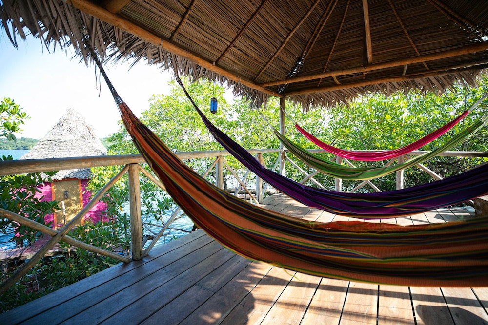 Urraca Monkey Island Eco Resort