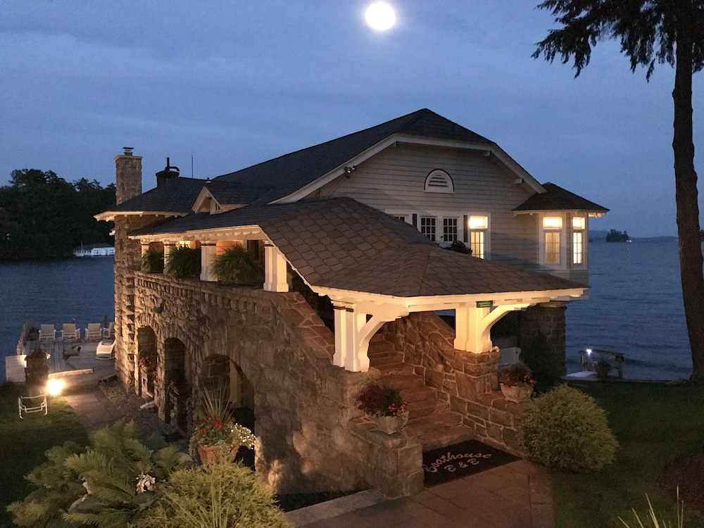 Boathouse Waterfront Lodging