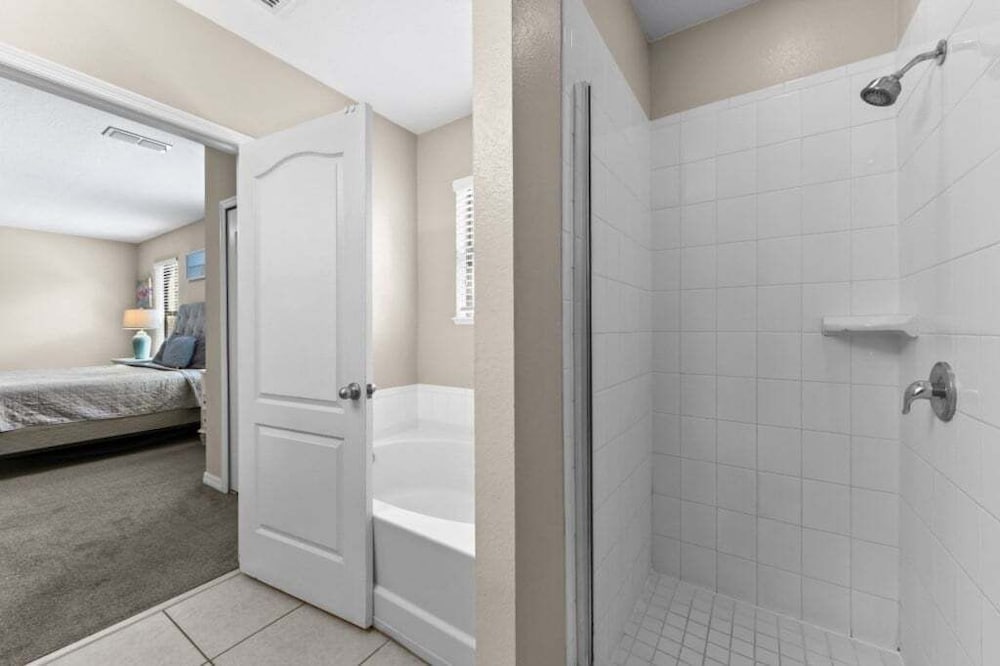 Spacious 6br Villa W/ Private Pool near Disney 6 Bedroom Villa