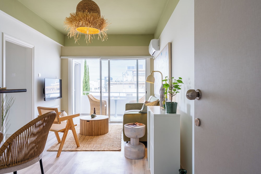 Dune - 1BR & Balcony in Mackenzie
