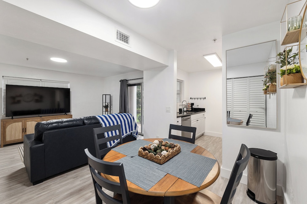 Cozy UF Condo Near Shands UF on Archer