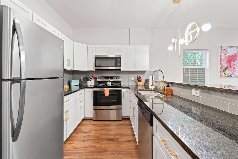 NRG Medcenter 2BD 2 5BA w Fencedyard King Bed