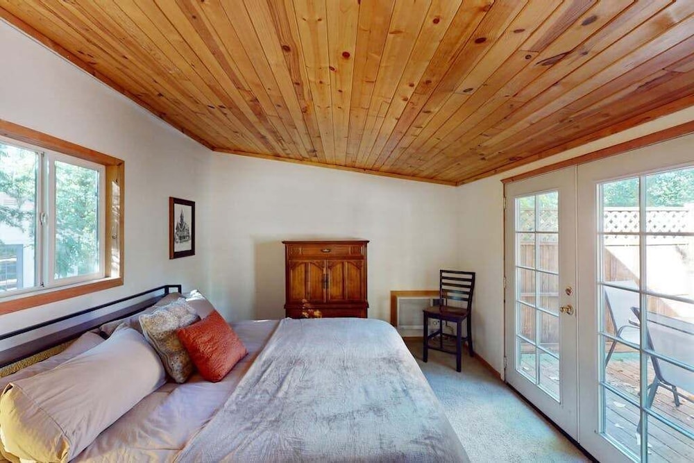 Rouge Cobb Mountain Hotel - Cabin 5