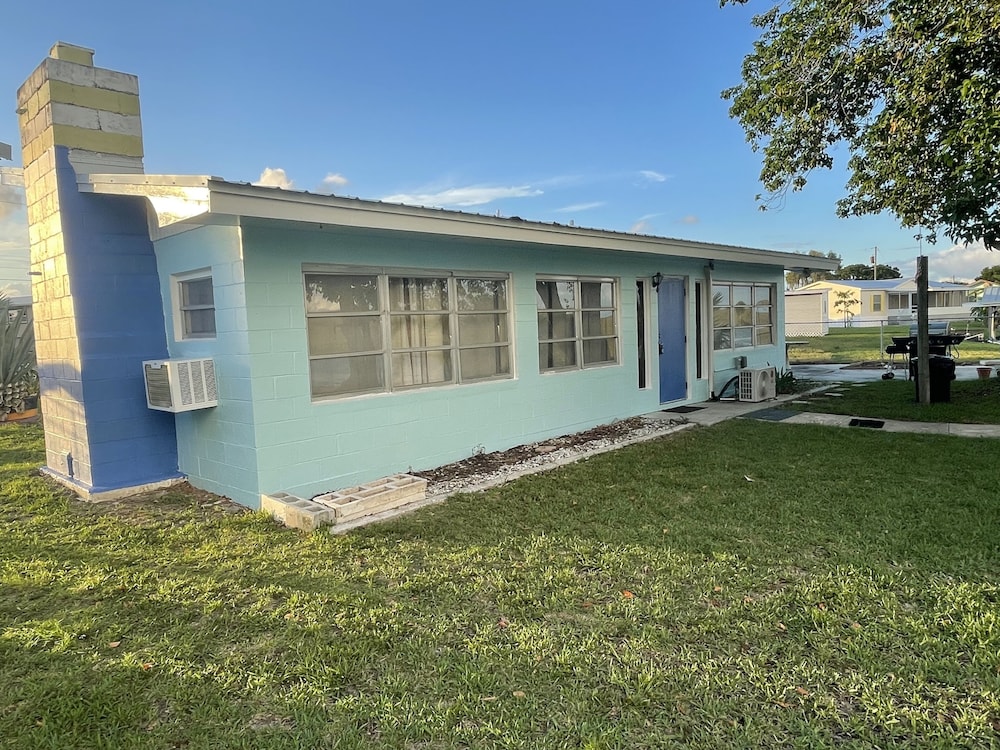 Okeechobee Vacations - Rim Canal - Access To Fishing, Just Off Lake Okeechobee! 1 Bedroom Cottage by RedAwning - Property Image 6