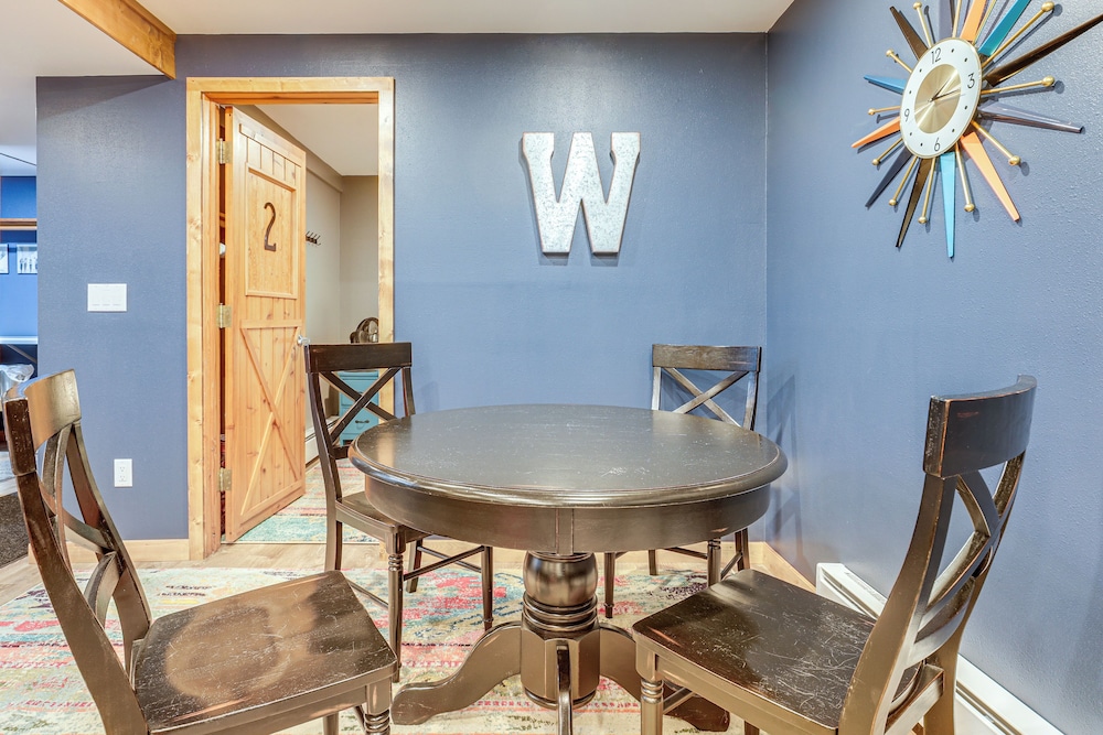 Ski-in/ski-out Condo in Upson - Walk to Lake