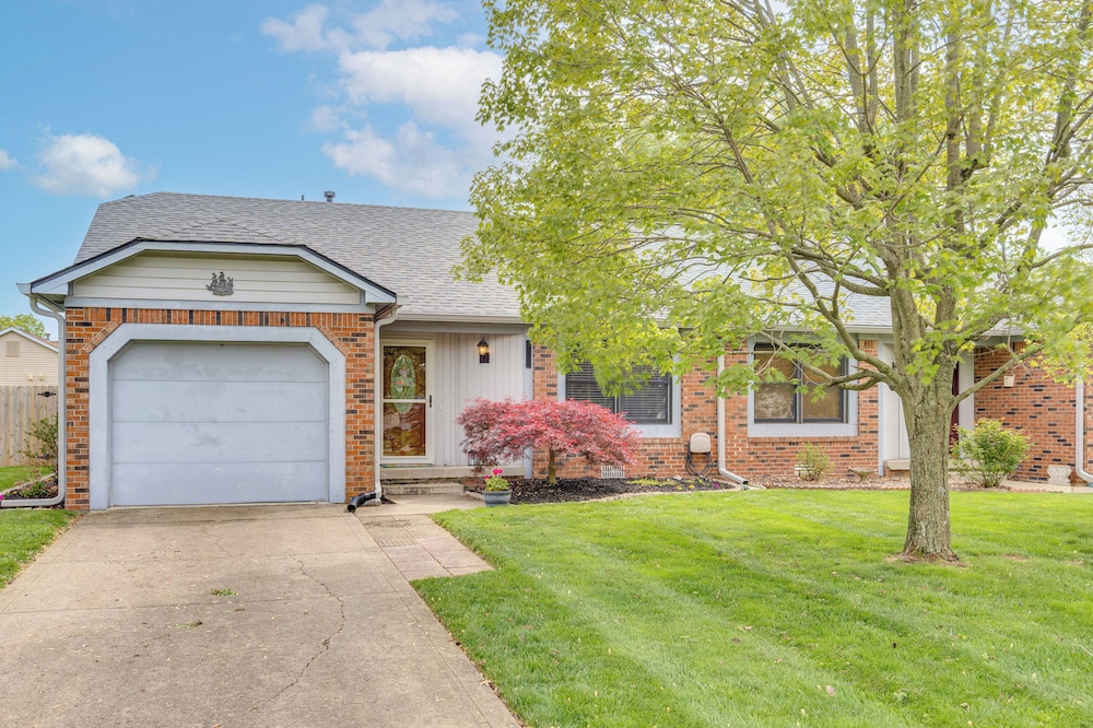14 Mi to Dtwn Indy: Family Gem w/ Yard