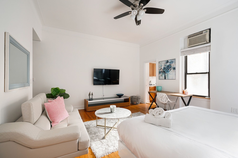 Bright and Comfy Studio in NYC