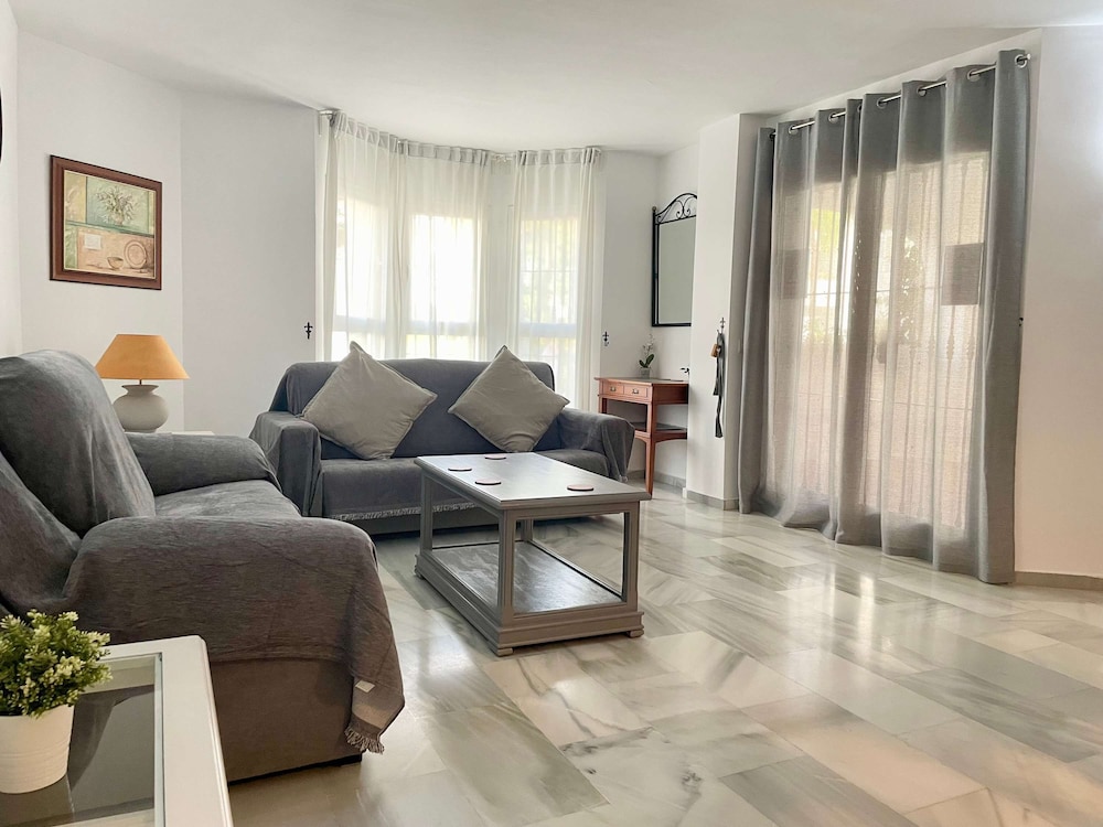 2 Bedroom Close to the Pool F-4