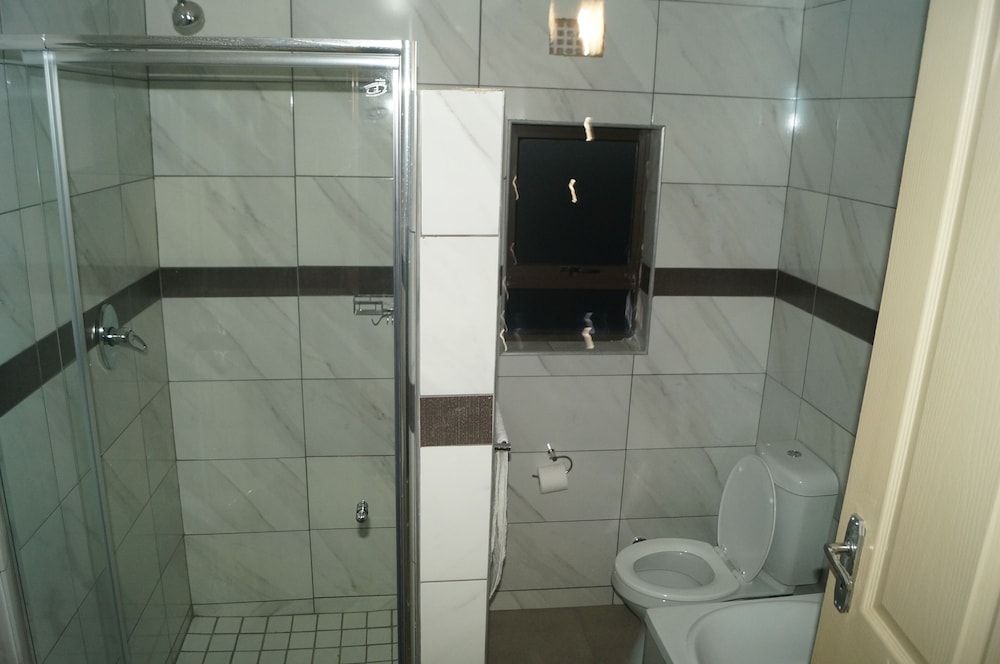 Miraton Eastgate Suites