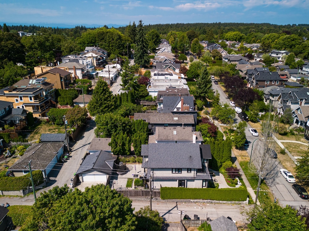 Elegant & Cozy Escape West Vancouver