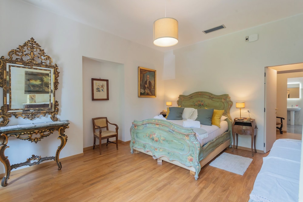 Luxury Apartments in Villa Cardinal Ciceri by Rent all Como