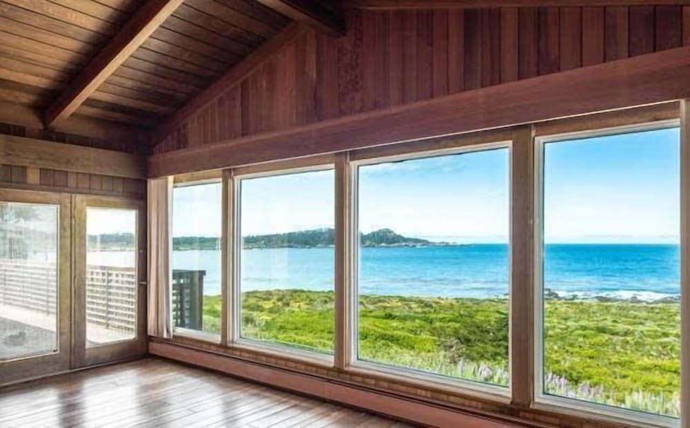 Lx5: Ocean Front Villa view 3