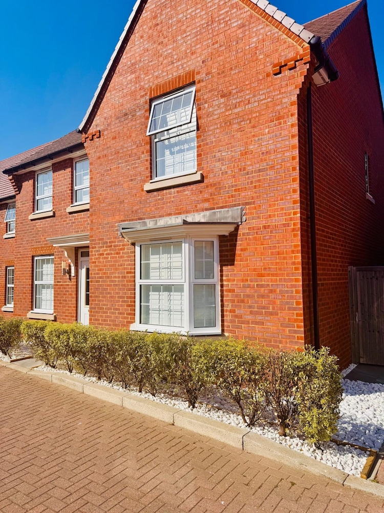 Luxurious Majestic 4 Bedroom- Free Parking