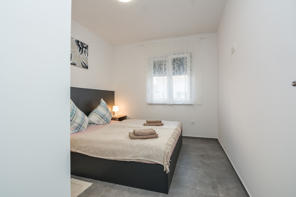 Apartment Spanic 1 view 2