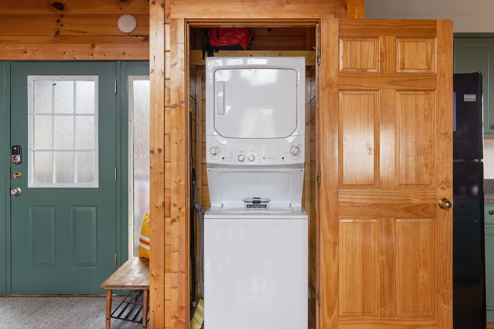 Bears Den Way Resort Cabin w Games Hot Tub View Mins From Dollywood
