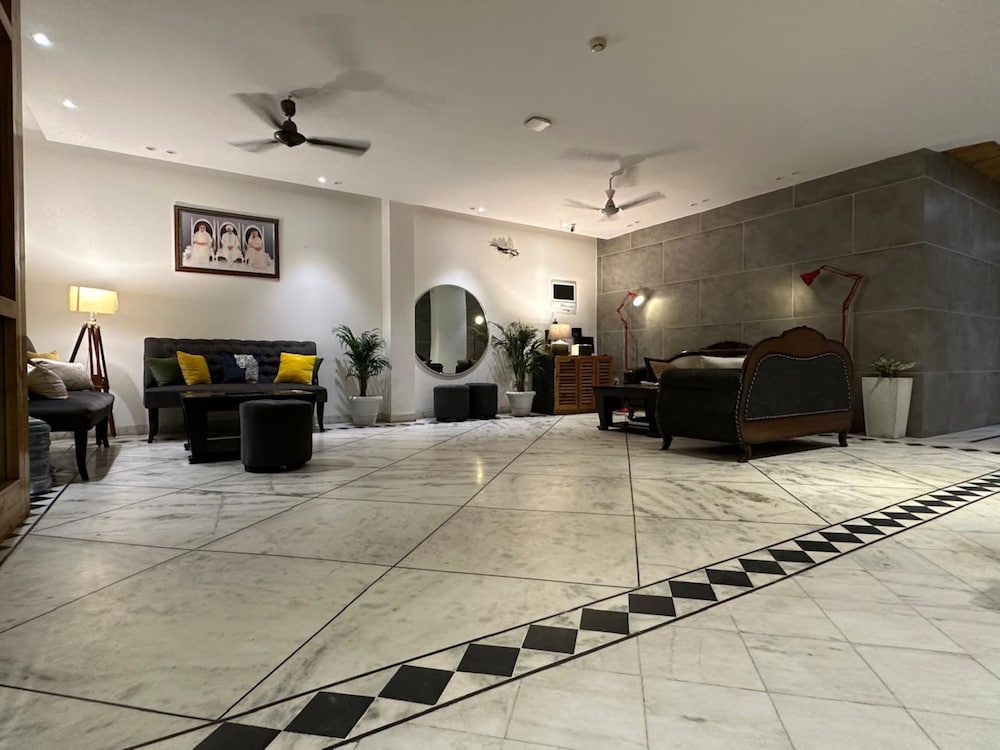 Divine Inn Hotel Rajouri Gardan