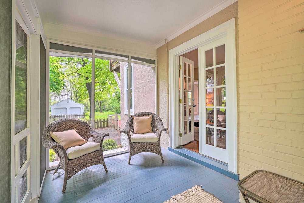 Elegant Charles Town Home: Grill, Walk Dtwn! view 5