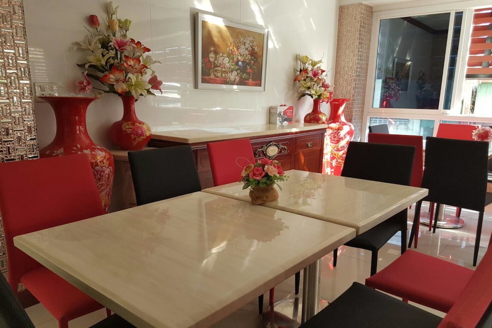 Hotel V-House Hotel - Image 1