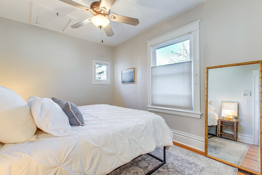 4 Mi to Downtown Denver: Washington Park Hideaway!