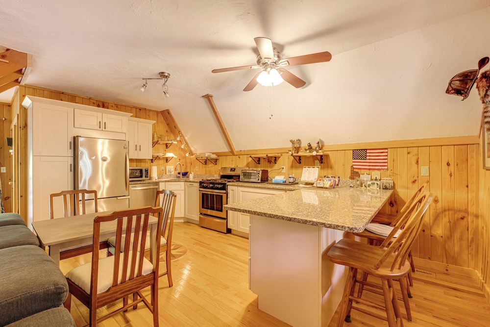 Walk to Beach & Playground: Charming Madison Cabin