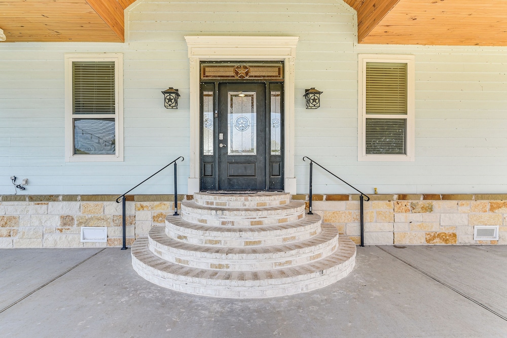 Farm Animals On-site: Needville Ranch Getaway!