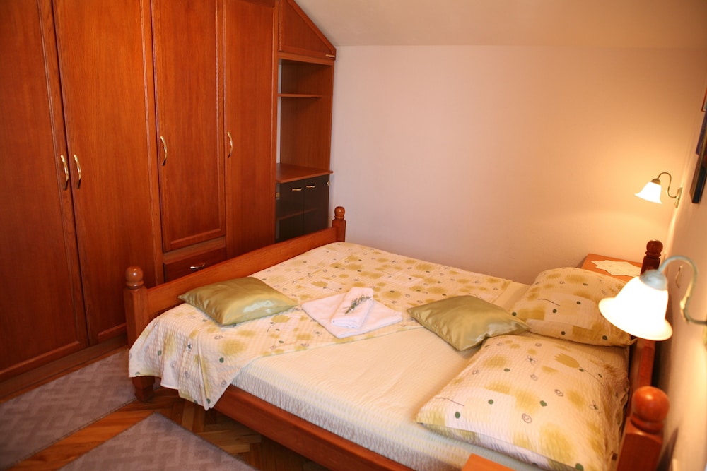 Sea front stone house photo 3