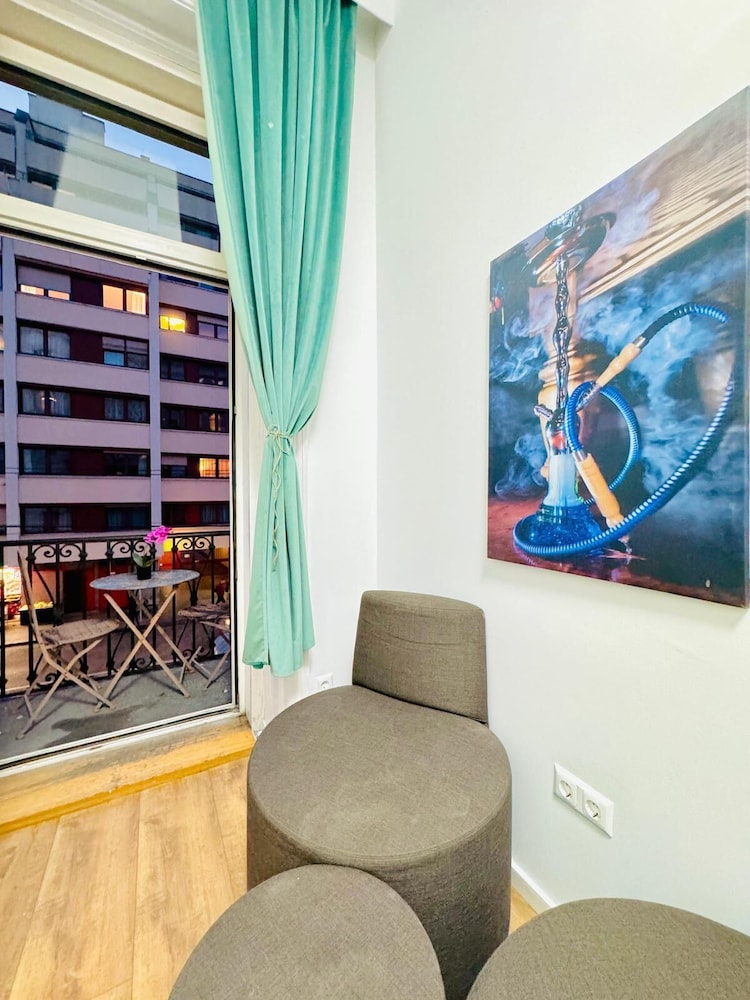 9BR Apt for 18P Walk to Augarten