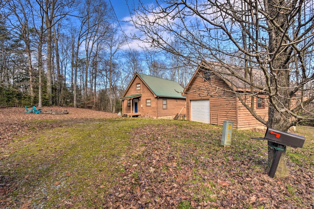 Woodsy Blue Ridge Retreat, 3 Mi to Downtown! view 4