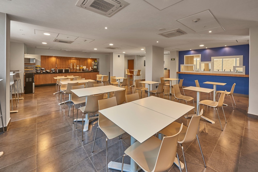 Reynosa Vacations - City Express by Marriott Reynosa - Property Image 8