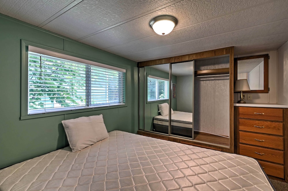 Resort Cabin 1 Mi to Middle Bass Island State Park