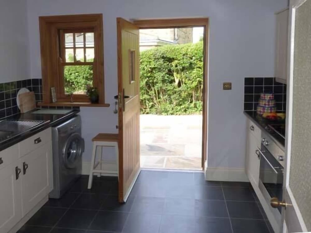Plum Tree Cottage view 3
