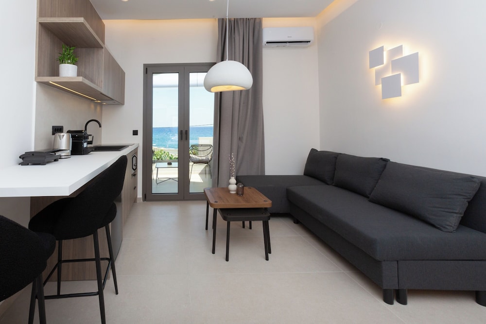 Armonia Seaview Suites