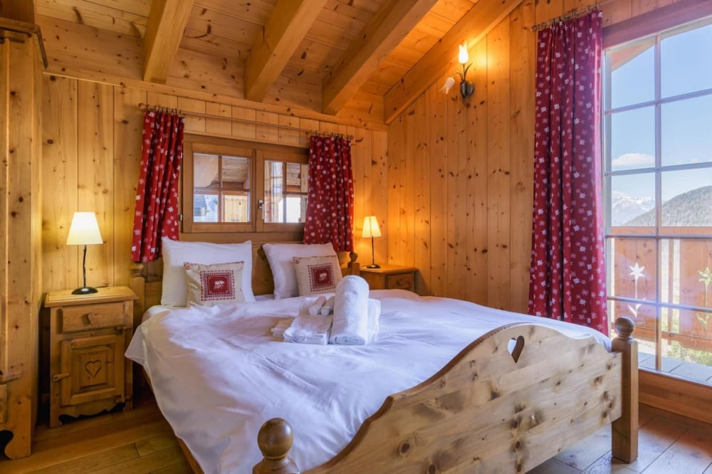 Luxury 10 pax Chalet With Incredible Views Garage