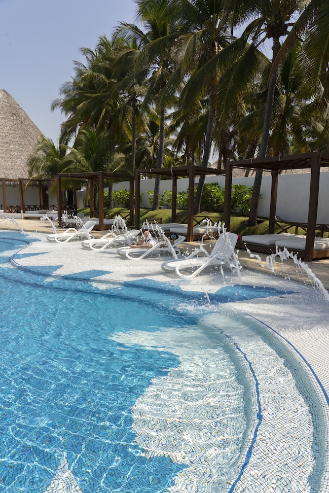 Modern Villa With Jacuzzi Pool View in Monterrico