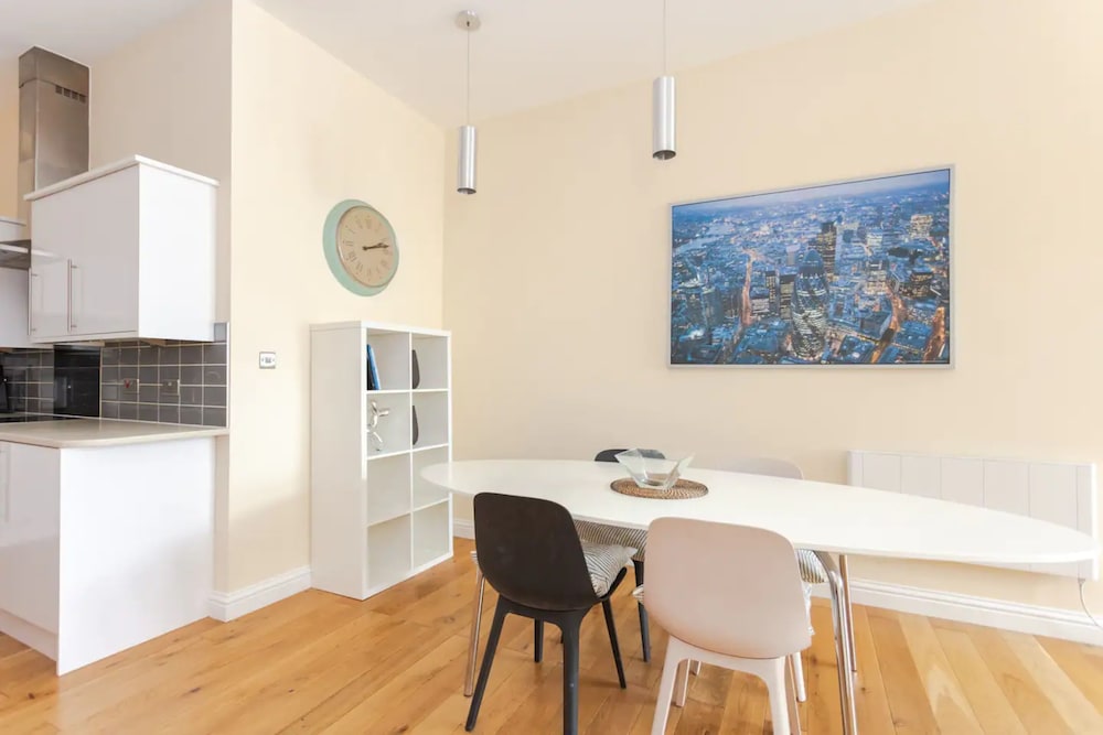 Stylish 2 Bedroom Apartment in Greenwich