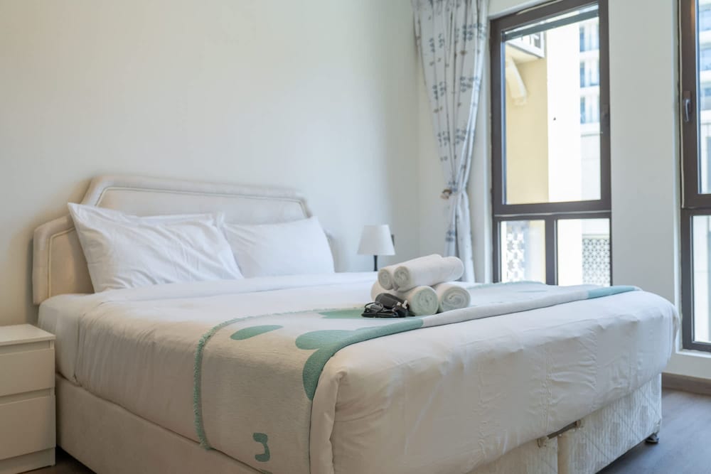 Magnificent 1 BR Apt Situated on a Prime Location