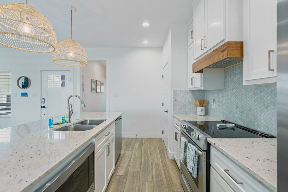 Chancla - Pet Friendly! Community Pool!