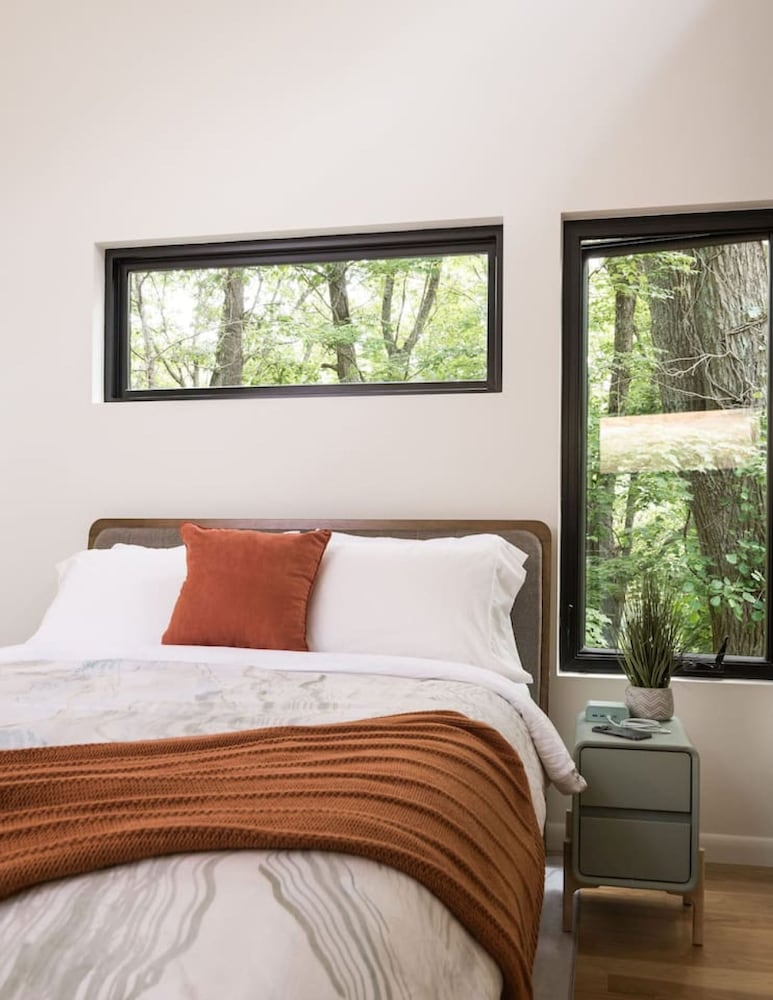 Two Modern Tiny Homes 4 Mile Drive to DT w Hot Tub Haus 50 43