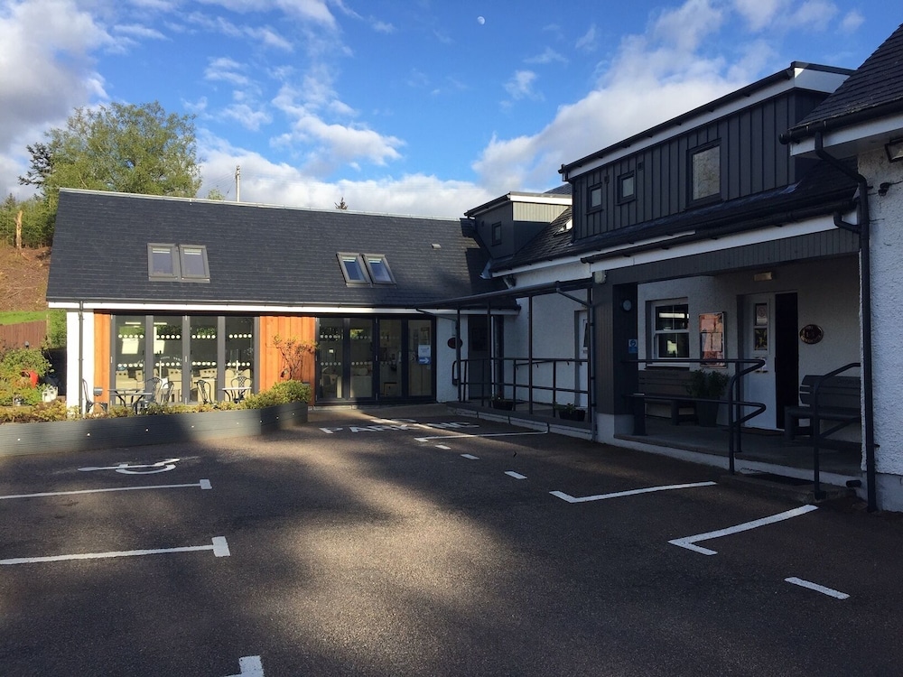 Hotel Corran Bunkhouse - Image 1