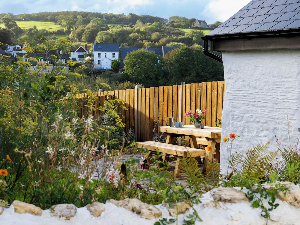Dyffryn Cottage