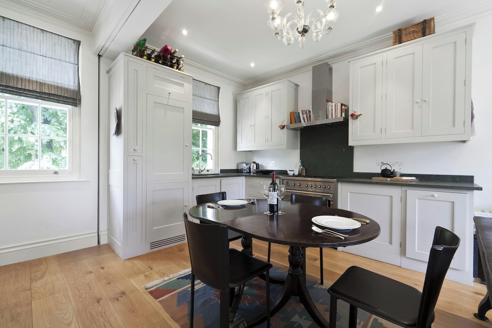 St Anns Road by Onefinestay