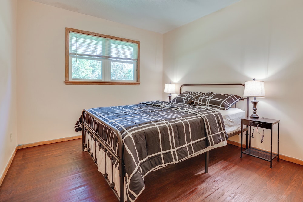 10 Mi to Downtown: Group Getaway in Minneapolis