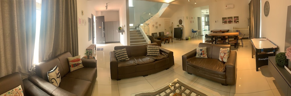 Lux Desaru Villa