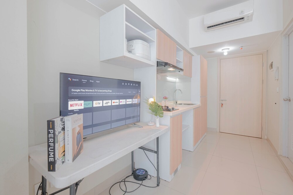 Comfortable Design Studio At Springlake Summarecon Bekasi Apartment
