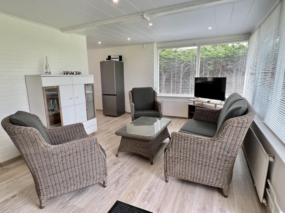 Pet-friendly Bungalow Near Beach