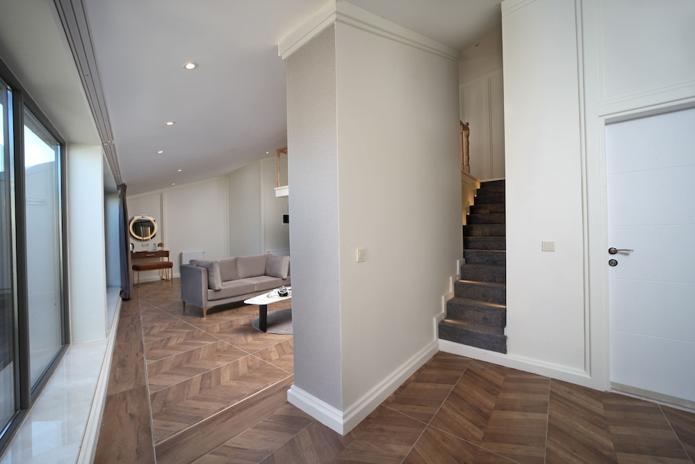 Gatto Suites & Residence