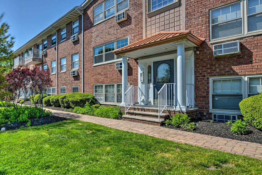 Central & Contemporary NJ Condo: Steps to Shore! view 3