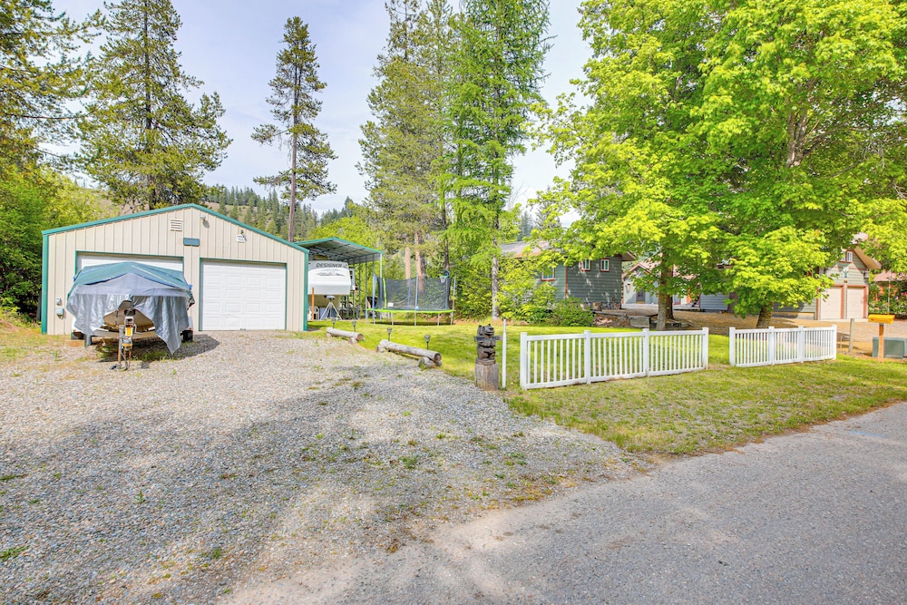 Family Fun on Ruby Creek: Cusick Hideaway w/ Dock